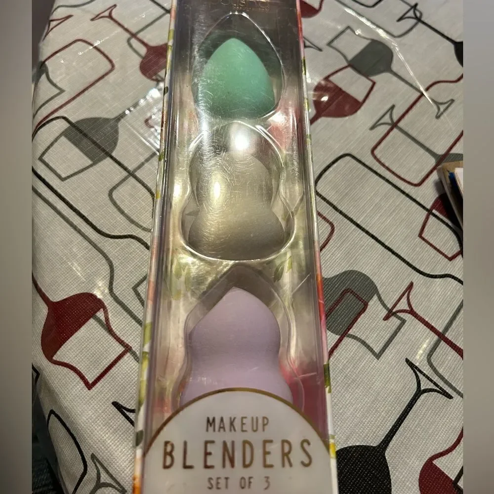 NWT Set of 3 Makeup Blenders